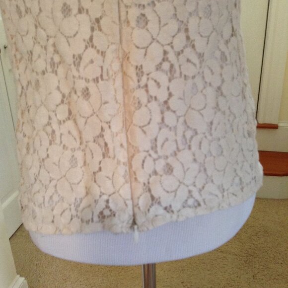 Candies lacy pattern short sleeve top no belt - Picture 2 of 3